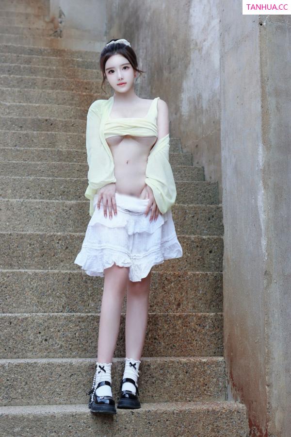   [XiuRen]高清写真图 2024.08.16 No.9024 小薯条nienie 美乳性感第87张图片